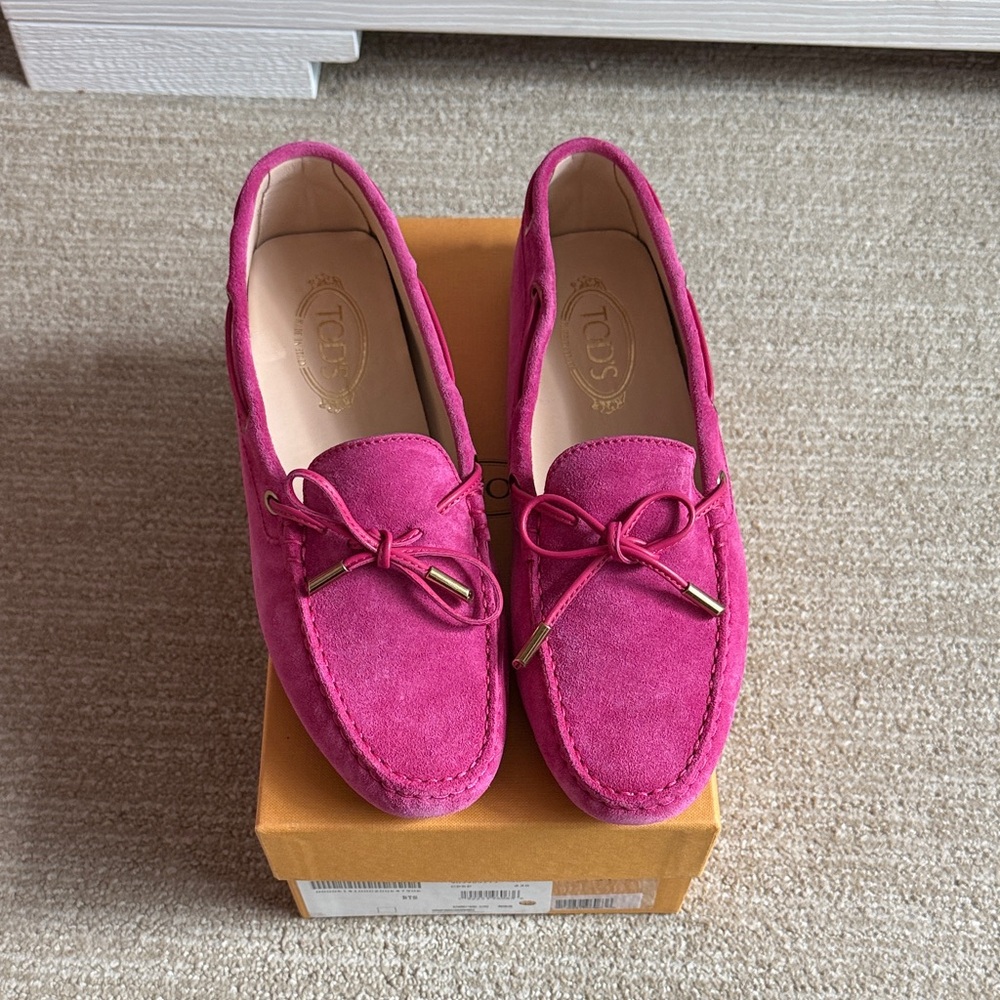 Tod's New in Box Fuchsia Suede Moccasins for Women size 41 (11 US(